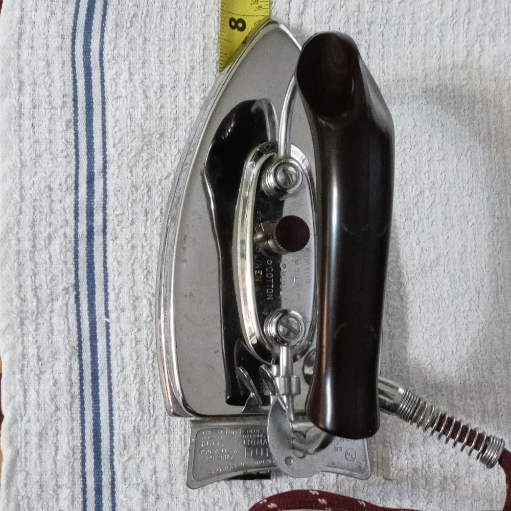 Vintage Durabilt travel iron